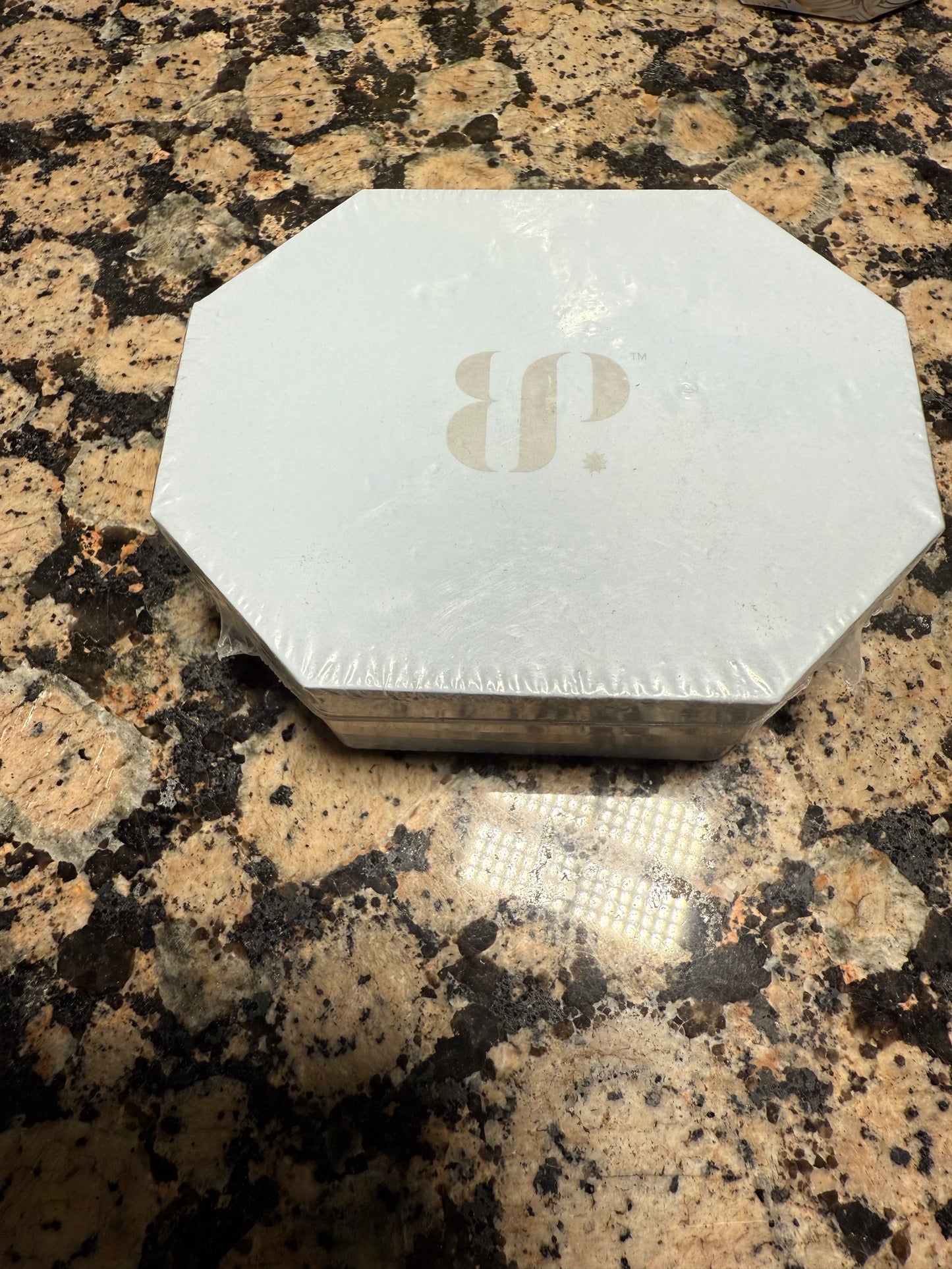 BP - SURPRISE REVEAL- EARRINGS